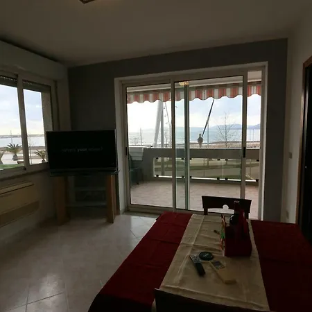 Apartment Apartamento Fronte Mare