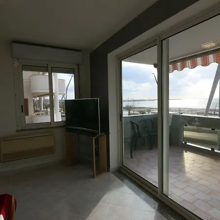Apartamento Fronte Mare 아파트